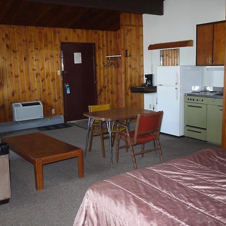 Pembina River Inn Entwistle Екстериор снимка
