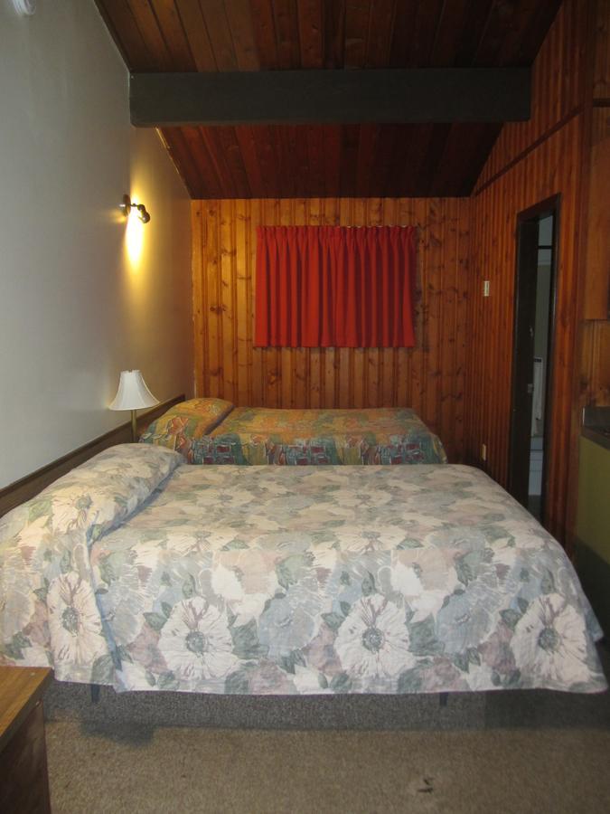 Pembina River Inn Entwistle Екстериор снимка