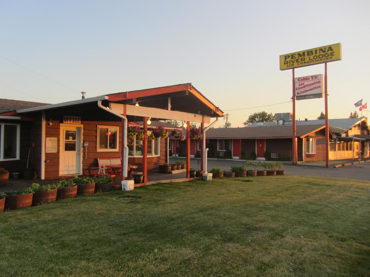 Pembina River Inn Entwistle Екстериор снимка