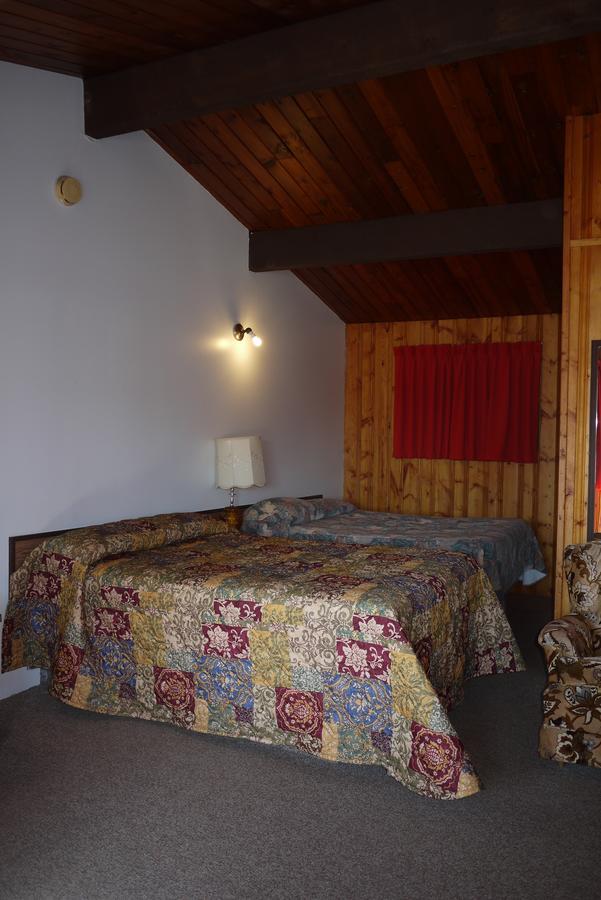 Pembina River Inn Entwistle Екстериор снимка